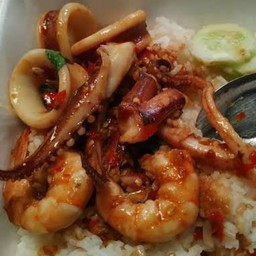 กุ้ง & หมึก ผัดกะเพรา