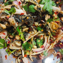 ยำหอยเชอรี่