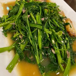 ผักบุ้งหมูกรอบ