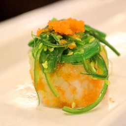 โรลคลุก ยำสาหร่ายไข่กุ้งส้ม