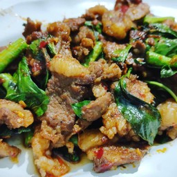 ข้าวผัดพริกแกงเนื้อ