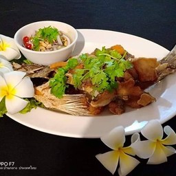 ปลากะพงทอดน้ำปลาเรือนบัว