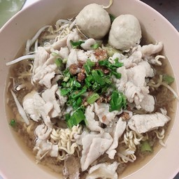 ก๋วยเตี๋ยวแชมป์วัดใจ3/13หมู่5ตำบลราไวย์อำเภอเมืองจังหวัดภูเก็ต83100