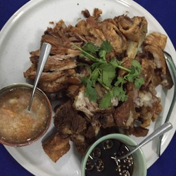 ขาหมูทอด