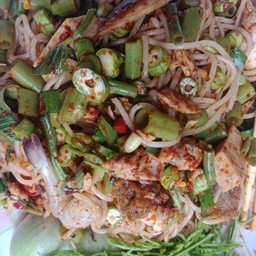 ยำขนมจีนหมูยอน้ำปลาร้านัวลิ้น