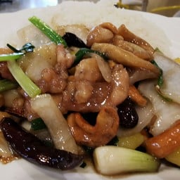 ข้าวไก่ผัดเม็ดมะม่วงหิมพานต์