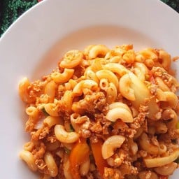 มักกะโรนีผัดซอสหมูสับ