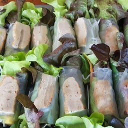 แหนมเนืองโรล