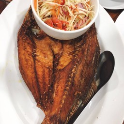 ปลากะพงทอดน้ำปลา(+ยำมะม่วง)