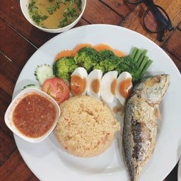 ข้าวผัดน้ำพริกปลาทู
