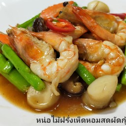 หน่อไม้ฝรั่งผัดเห็ดหอมสด