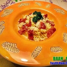 พาสต้าคาโบนาร่าไส้กรอกไก่ & แฮม