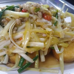กุยช่ายขาวผัดเต้าหู้