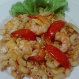 มักกะโรนีผัดกุ้ง