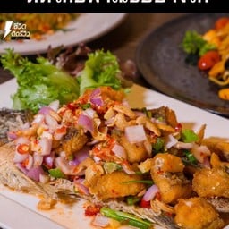 ปลากระพงทอดยำคะไคร้