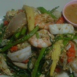 สุกี้แห้งทะเลสูตรอาก๋ง80ปี 555