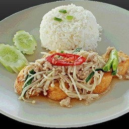 ข้าว เต้าหู้ไข่ผัดเห็ดหลินขาว