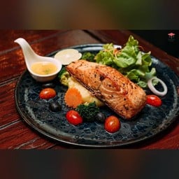 กริลล์แซลมอนไลม์ซอส