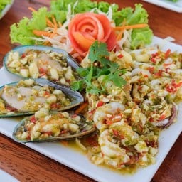 ยำสามแซ่บ