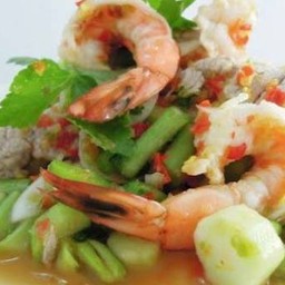 ยำก้านคะน้ากุ้งสด