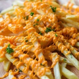 เฟรนช์ฟรายส์ราดชีส