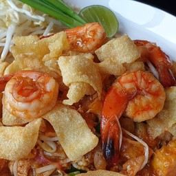 เกี๊ยวกรอบผัดไทยกุ้งสด