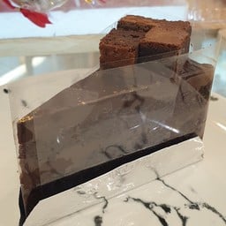 Brownie Chocolate Cake