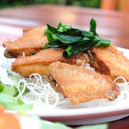 ปีกไก่ทอดน้ำปลา