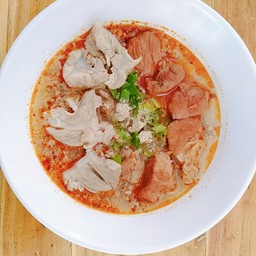 ข้าวต้มหมูตุ๋น+กระดูกอ่อน ต้มยำ