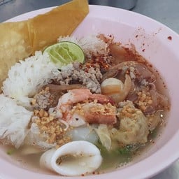 ก๋วยเตี๋ยวลูกชิ้นปลาดิ้นได้