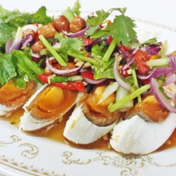 ยำไข่เค็ม