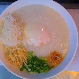 โจ๊กหมูเด้ง+เครื่องใน+ไข่