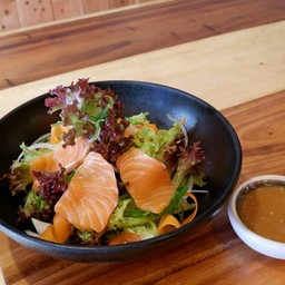 สลัดแซลมอล Salmon salad