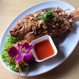 ปลาทับทิมทอดกระเทียม