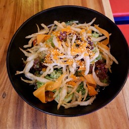 สลัดปลาเงินทอดกรอบ