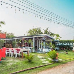 Sea & Sand by Pechchompu