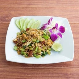 ข้าวผัดรถไฟใส่กุนเชียง