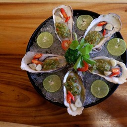 ยำหอย Oyster นำเข้าจากญี่ปุ่น  5 ตัว