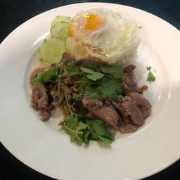 ข้าวเนื้อกระเทียม