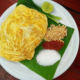 ผัดไทยกุ้งห่อไข่