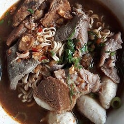 เจ้เอ๋ ก๋วยเตี๋ยวหมู