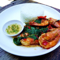 ข้าวกะเพรากุ้ง