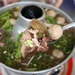 ก๋วยเตี๋ยวเนื้อตุ๋น หมูตุ๋นวัดดงมูลเหล็กสาขา 2