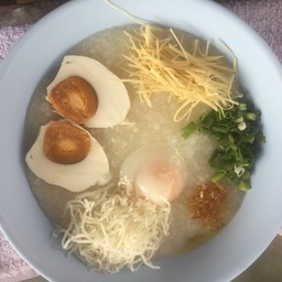 โจ๊กหมูเด้ง+เครื่องใน+ไข่ลวก+ไข่เค็ม