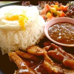 ข้าวสเต็กหมูพริกไทยดำ+ไข่ดาว  (หิวข้าว เราก็มีนะคะ)