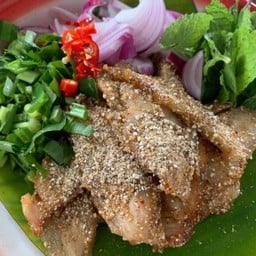คอหมูย่างคลุกฝุ่น