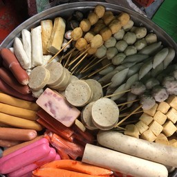 ลูกชิ้นนึ่งยำ หน้าเซเว่นเอกชัย(ป้าตา)