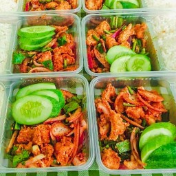 กระเพราหมูนุ่ม & ยำไข่ดาว