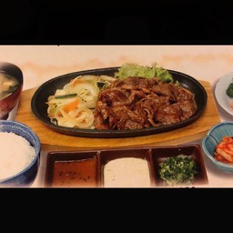 ชุดสเต็กเนื้อผัดซีอิ้ว