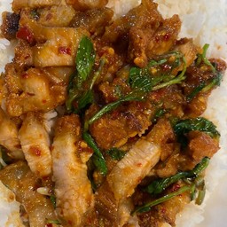 กระเพาหมูกรอบ